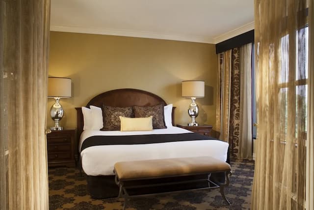 Omni Houston Hotel-Suite, 1 King Bed (Galleria Suite)-6