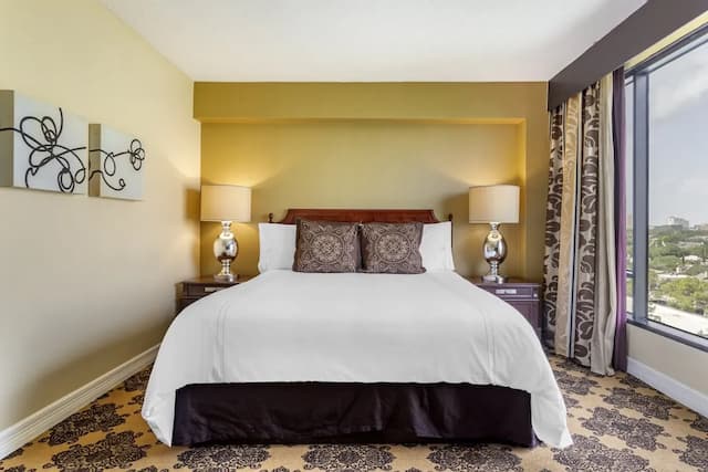 Omni Houston Hotel-Suite, 1 King Bed (Galleria Suite)-1