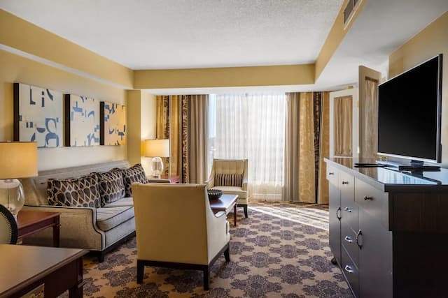 Omni Houston Hotel-Suite, 1 King Bed (Galleria Suite)-10