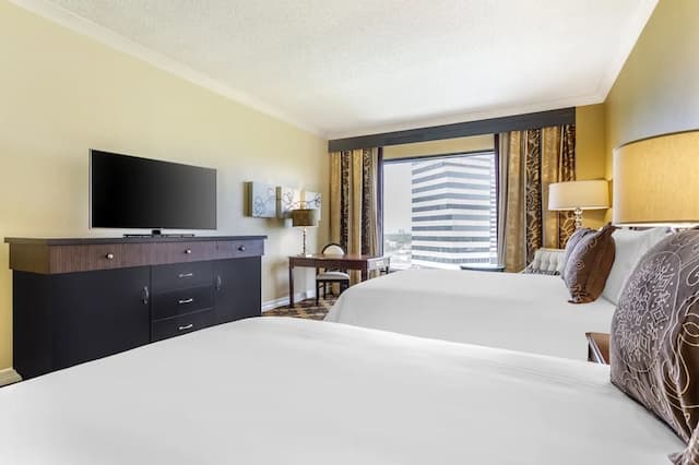 Omni Houston Hotel-Deluxe Room, 2 Queen Beds-15