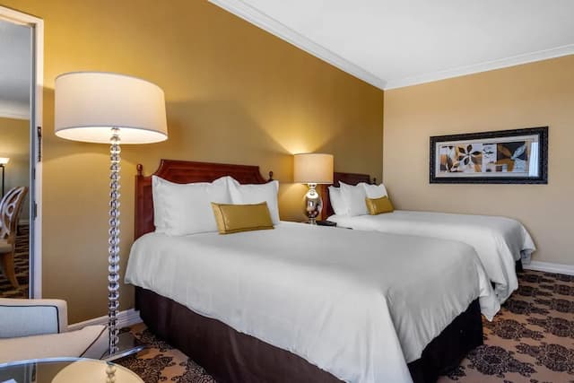 Omni Houston Hotel-Deluxe Room, 2 Queen Beds-4