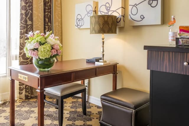 Omni Houston Hotel-Deluxe Room, 2 Queen Beds-5