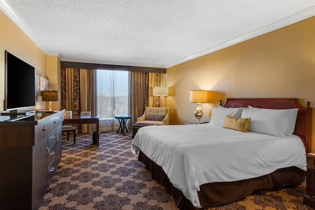 Omni Houston Hotel-Deluxe Room, 1 King Bed-6