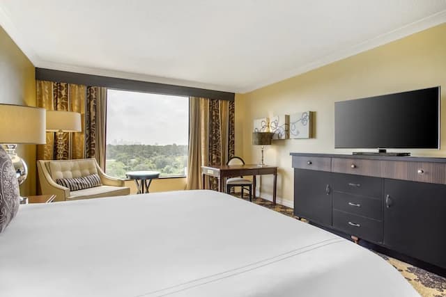 Omni Houston Hotel-Deluxe Room, 1 King Bed-10