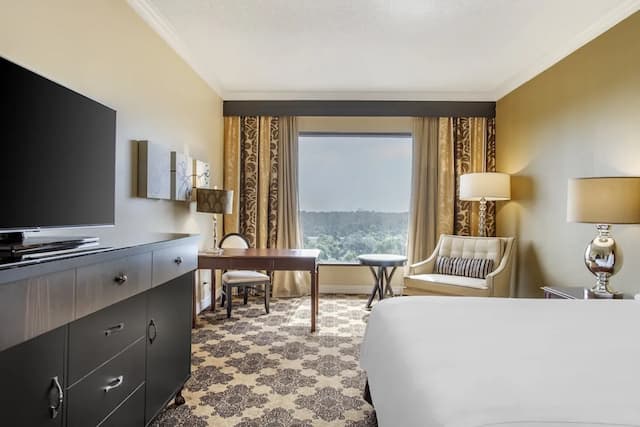 Omni Houston Hotel-Deluxe Room, 1 King Bed-14