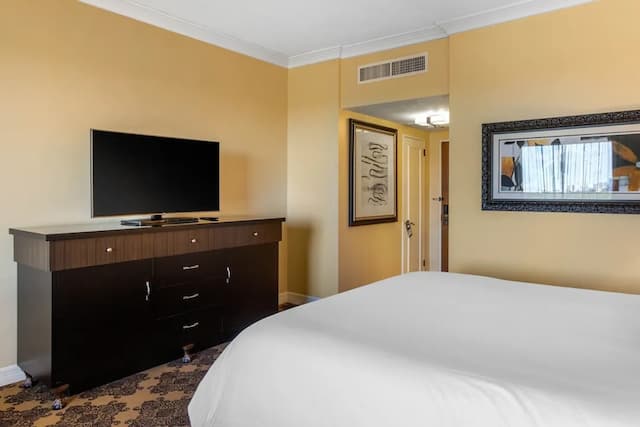 Omni Houston Hotel-Deluxe Room, 1 King Bed-3