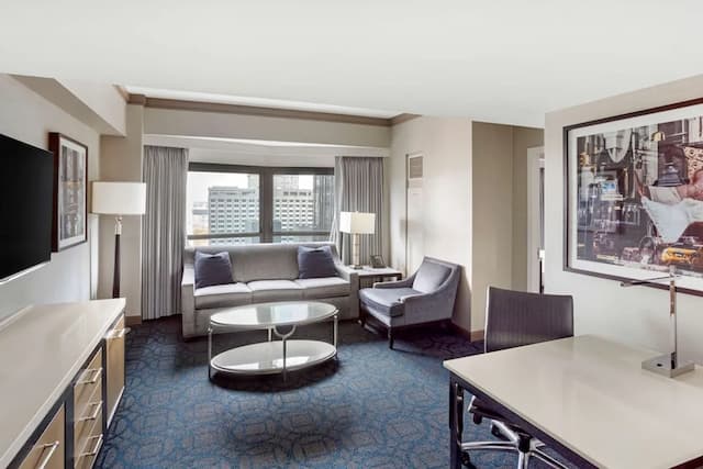 The Hilton Club - New York-2 Bedroom 2 King Suite with Queen Sofabed-6