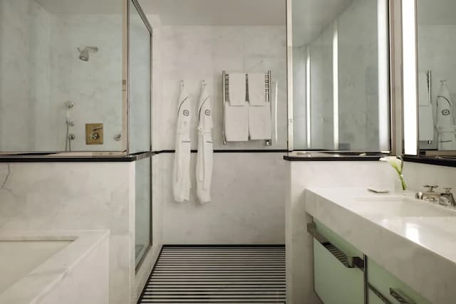 The Mark-Superior Courtyard Queen Room-2