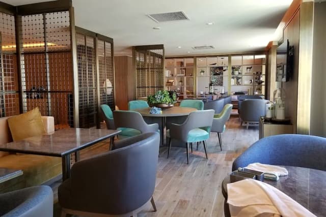 Sheraton Los Angeles San Gabriel-Club Room, 1 King Bed-3