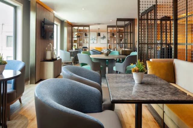 Sheraton Los Angeles San Gabriel-Club Room, 1 King Bed (Mobility Accessible, Tub)-2