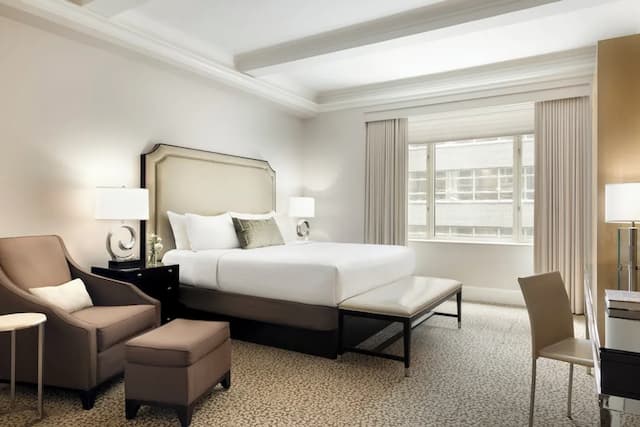 Omni Berkshire Place-Premier Room, 1 King Bed (Skyline View)-18