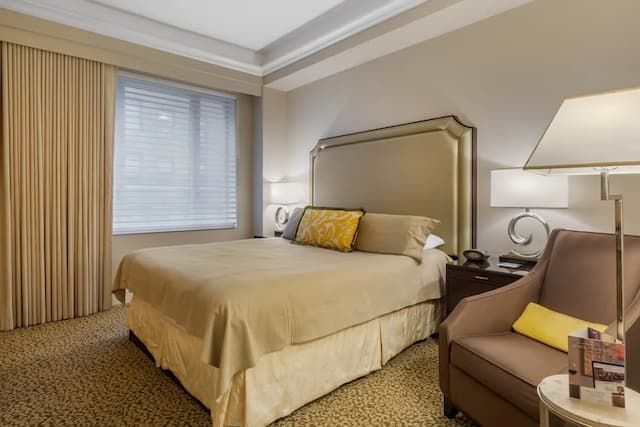 Omni Berkshire Place-Deluxe Room, 1 King Bed-5