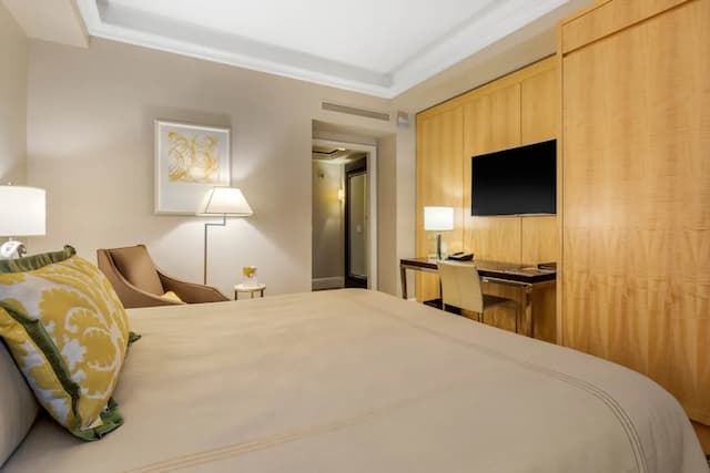 Omni Berkshire Place-Deluxe Room, 1 King Bed-6