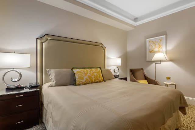 Omni Berkshire Place-Deluxe Room, 1 King Bed-3