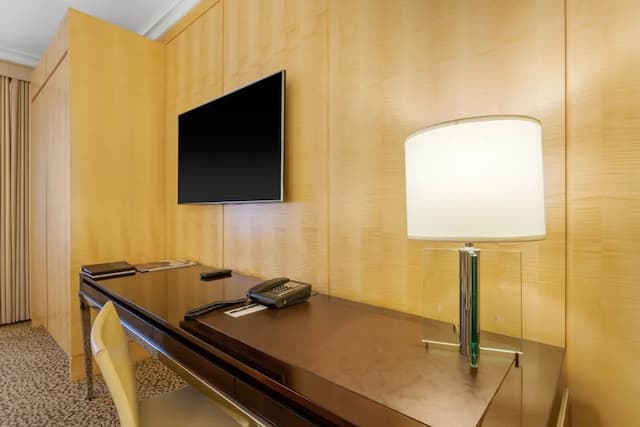 Omni Berkshire Place-Premier Room, 1 King Bed, City View-2