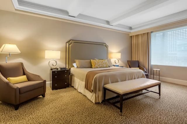 Omni Berkshire Place-Premier Room, 1 King Bed, City View-8