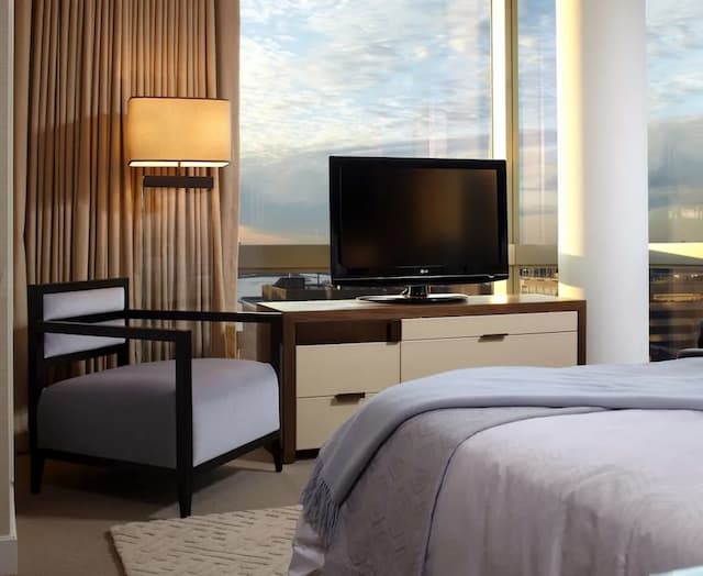 The Dominick-Skyline View King Room-4