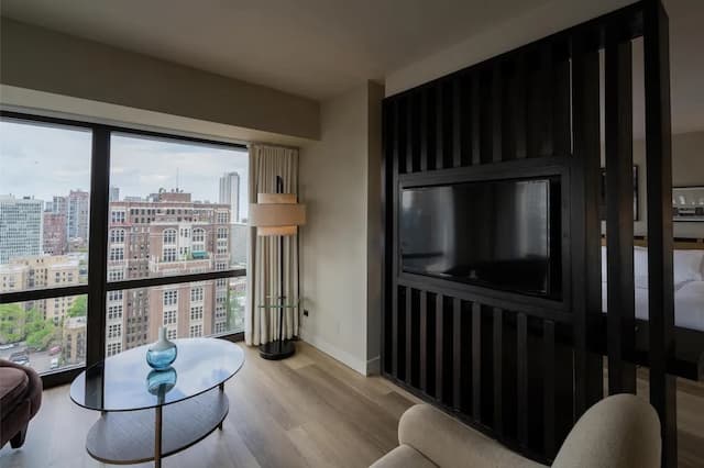 Thompson Chicago, by Hyatt-Junior Suite, Accessible (Shower)-5