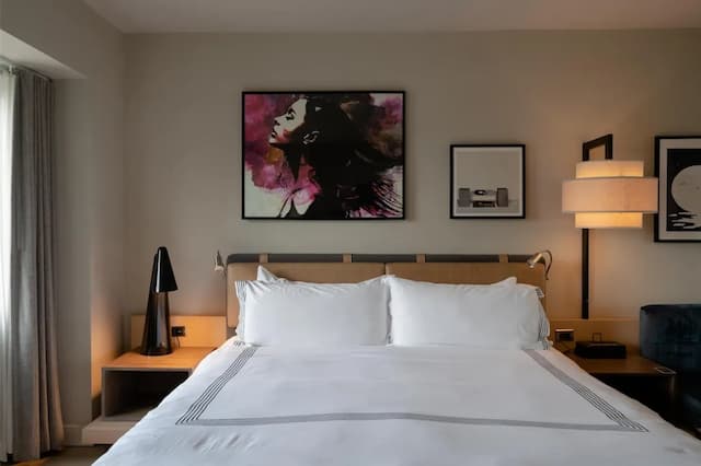 Thompson Chicago, by Hyatt-Room, 1 King Bed, Lake View-1