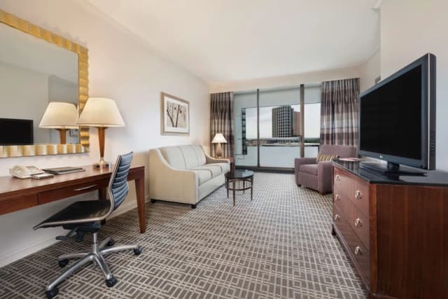 Hilton Houston Post Oak by the Galleria-Suite, 1 King Bed-1