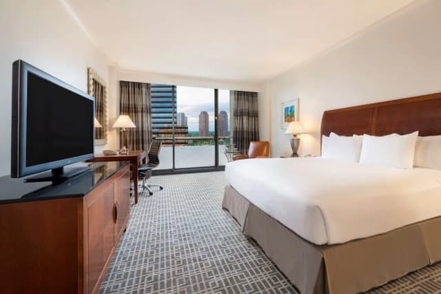 Hilton Houston Post Oak by the Galleria-Premium Room, 1 King Bed, City View-1
