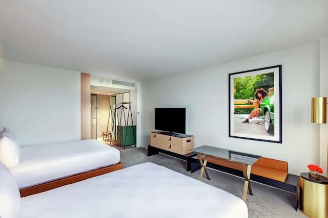 C. ボールドウイン、キュリオ コレクション バイ ヒルトン-ルーム クイーンベッド 2 台-1