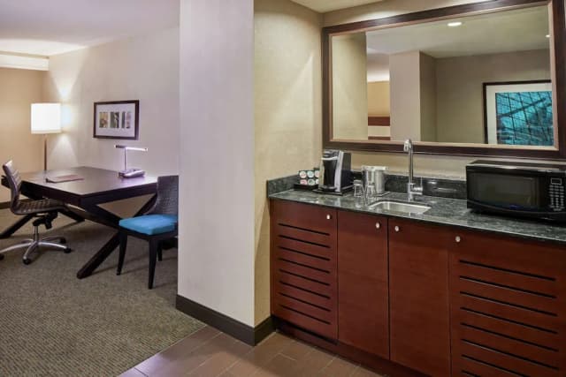 DoubleTree by Hilton Hotel Alana - Waikiki Beach-套房, 1 间卧室 (Waikiki Suite, City/Mountain View)-2