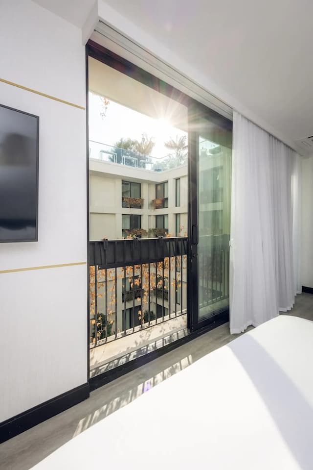 The Godfrey Hotel Hollywood-Courtyard King-1