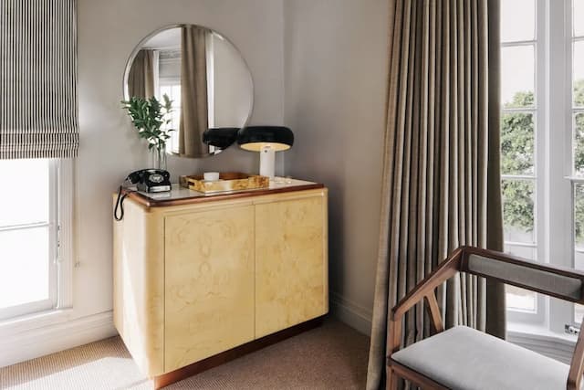 Palihotel Westwood Village - West Beverly Hills-华丽客房, 1 张特大床, 花园景观 (The Deluxe Garden King)-2