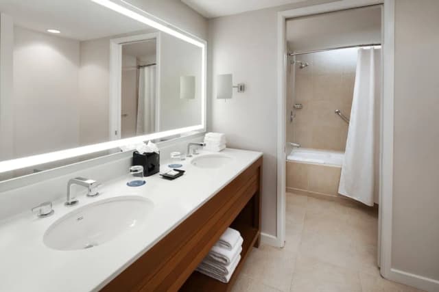 Sheraton Kauai Resort-Luxury Room, 1 King Bed, Oceanfront-3