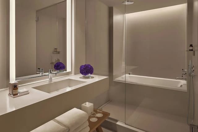 The West Hollywood EDITION-华丽客房, 1 张特大床, 露台 (Hearing Accessible)-5