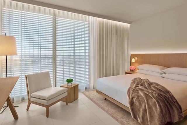 The West Hollywood EDITION-华丽客房, 1 张特大床, 露台 (Hearing Accessible)-3