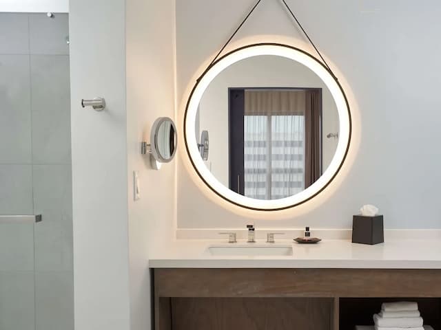 The Chifley Houston, Tapestry Collection by Hilton-套房, 1 间卧室, 无障碍 (3x3 Shower)-8