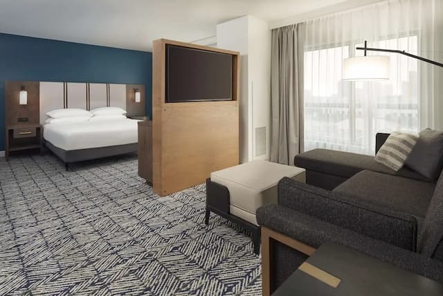 The Chifley Houston, Tapestry Collection by Hilton-套房, 1 间卧室, 无障碍 (3x3 Shower)-1