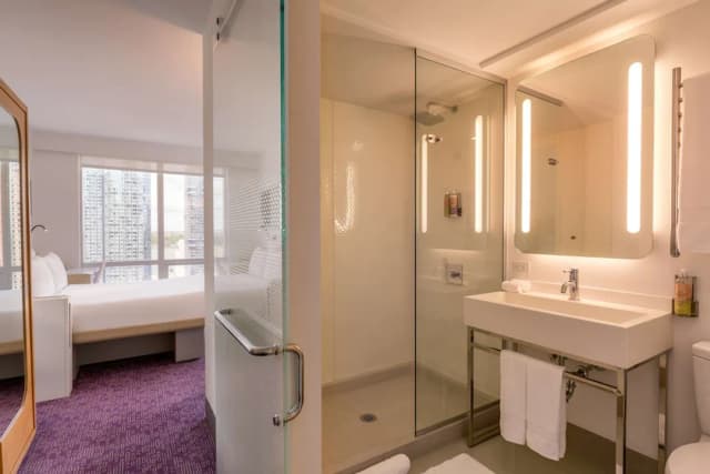 요텔 뉴욕 타임스 스퀘어-룸, 퀸사이즈침대 1개, 코너-9