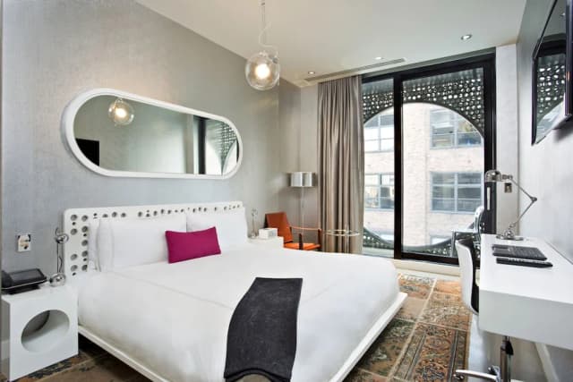Dream Downtown, by Hyatt-Room, 1 King Bed, Pool View (Silver)-2