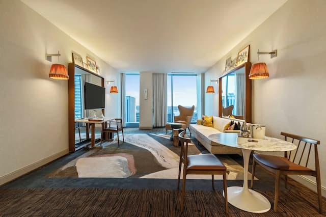 Lotte Hotel Seattle-Premier Suite, 1 King Bed, Accessible, City View-3