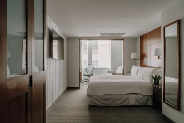 Club Quarters Hotel, Central Loop, Chicago-Suite, 1 Queen Bed, Kitchenette-1