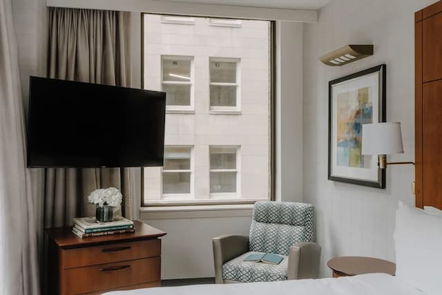 Club Quarters Hotel, Central Loop, Chicago-Standard Room, 2 Twin Beds-4