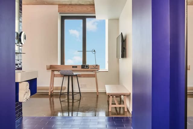 Radio Hotel-Radio Deluxe Queen Room-1