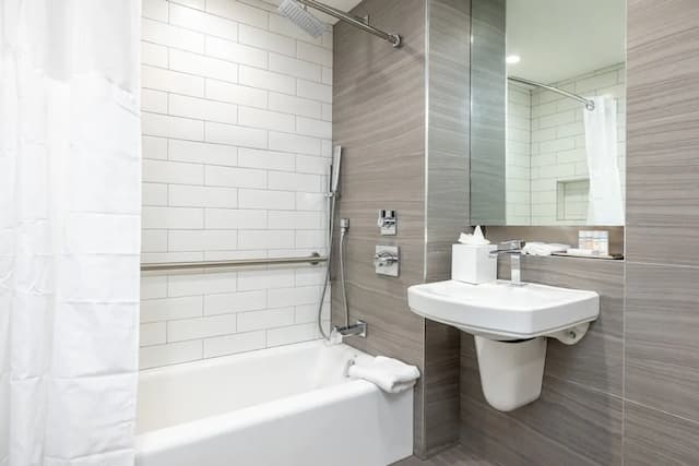 인피니티 호텔 샌프란시스코, 태피스트리 컬렉션 바이 힐튼-룸, 더블침대 2개, 장애인 지원, 욕조 (Mobility & Hearing)-6