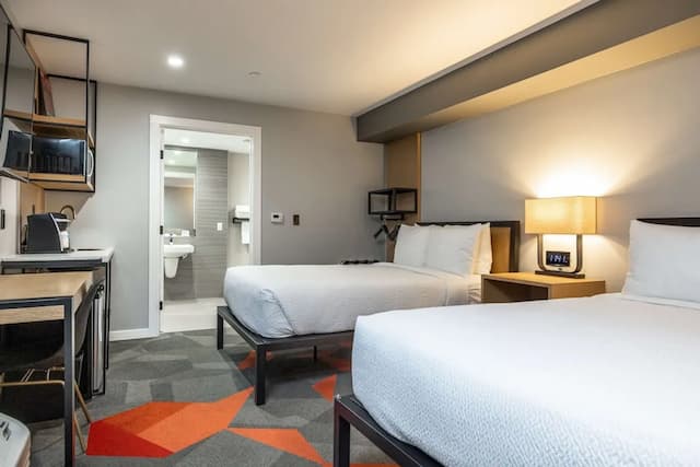 인피니티 호텔 샌프란시스코, 태피스트리 컬렉션 바이 힐튼-룸, 더블침대 2개, 장애인 지원, 욕조 (Mobility & Hearing)-1