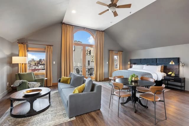 히스토릭 블루 문 호텔 - NYC-익스클루시브 스튜디오 스위트, 킹사이즈침대 1개 및 소파베드, 발코니, 시내 전망-1