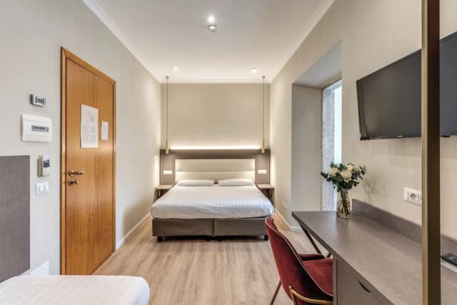 Flower Garden Hotel Rome-Triple Room-1