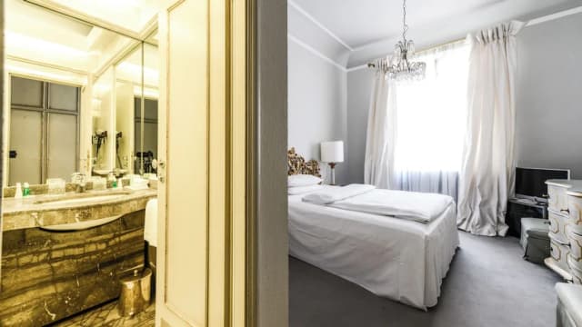 Opera Hotel-Standard Room-4