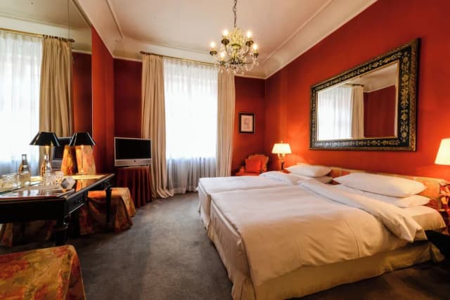 Opera Hotel-Deluxe Room-3