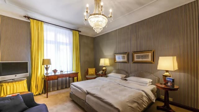 Opera Hotel-Deluxe Room-1