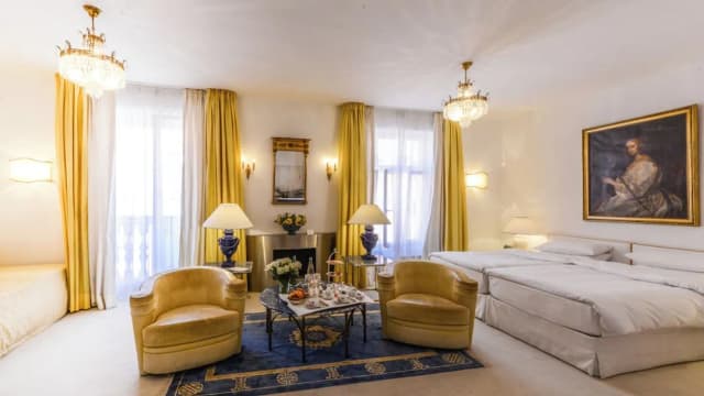 Opera Hotel-Junior Suite-1