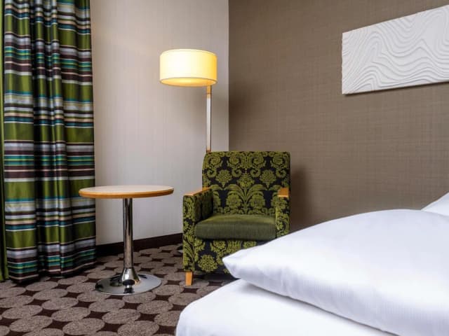 Mövenpick Hotel Nuernberg Airport-Classic Room, 1 Queen Bed-1