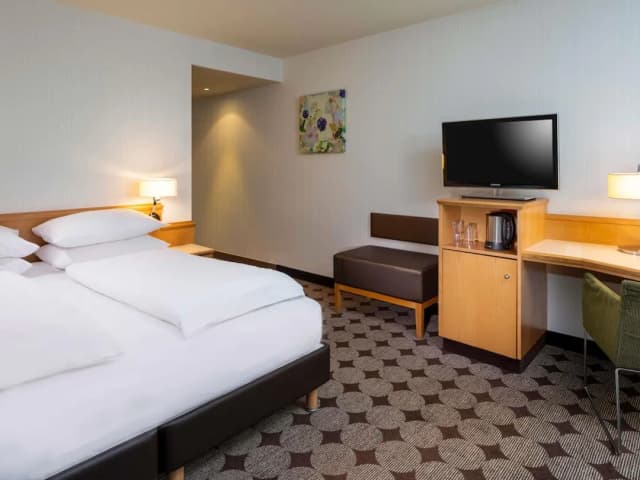 Mövenpick Hotel Nuernberg Airport-Classic Room, 1 Queen Bed-9